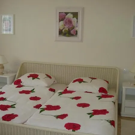 Sleeps 4 Pool Wifi Апартаменты