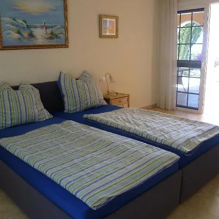 Sleeps 4 Pool Wifi דירה *